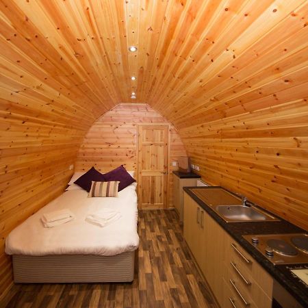Wall Eden Farm - Luxury Log Cabins And Glamping 하이브리지 외부 사진