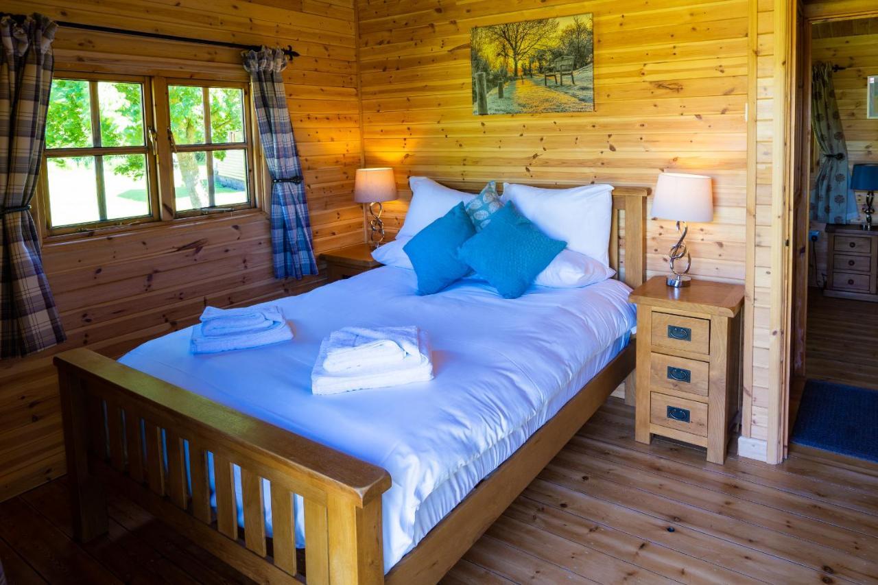 Wall Eden Farm - Luxury Log Cabins And Glamping 하이브리지 외부 사진