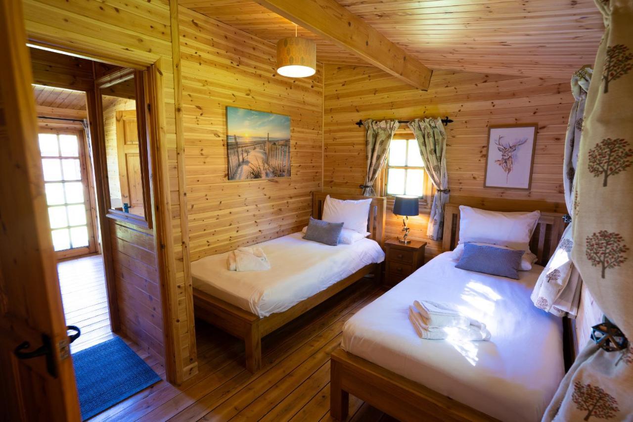 Wall Eden Farm - Luxury Log Cabins And Glamping 하이브리지 외부 사진