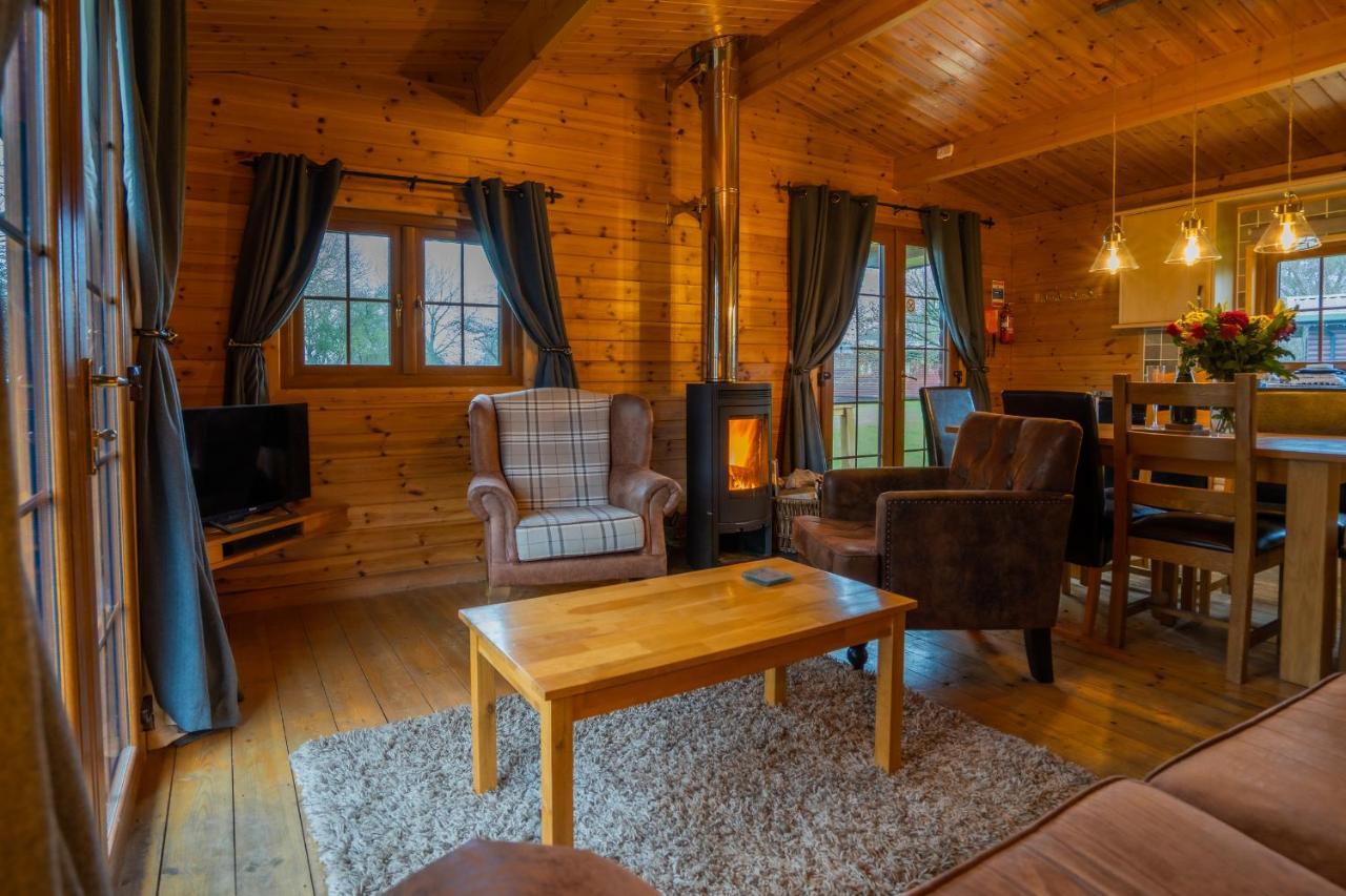 Wall Eden Farm - Luxury Log Cabins And Glamping 하이브리지 외부 사진