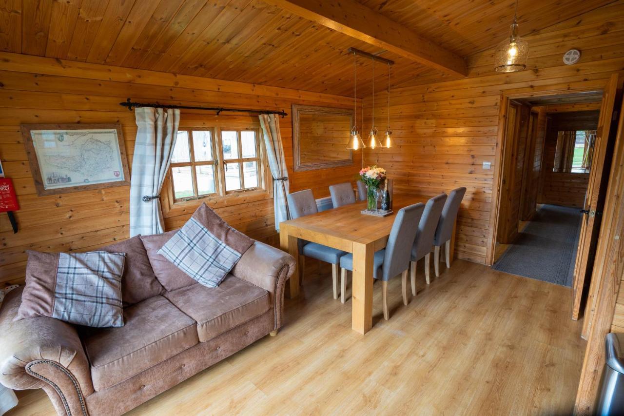 Wall Eden Farm - Luxury Log Cabins And Glamping 하이브리지 외부 사진