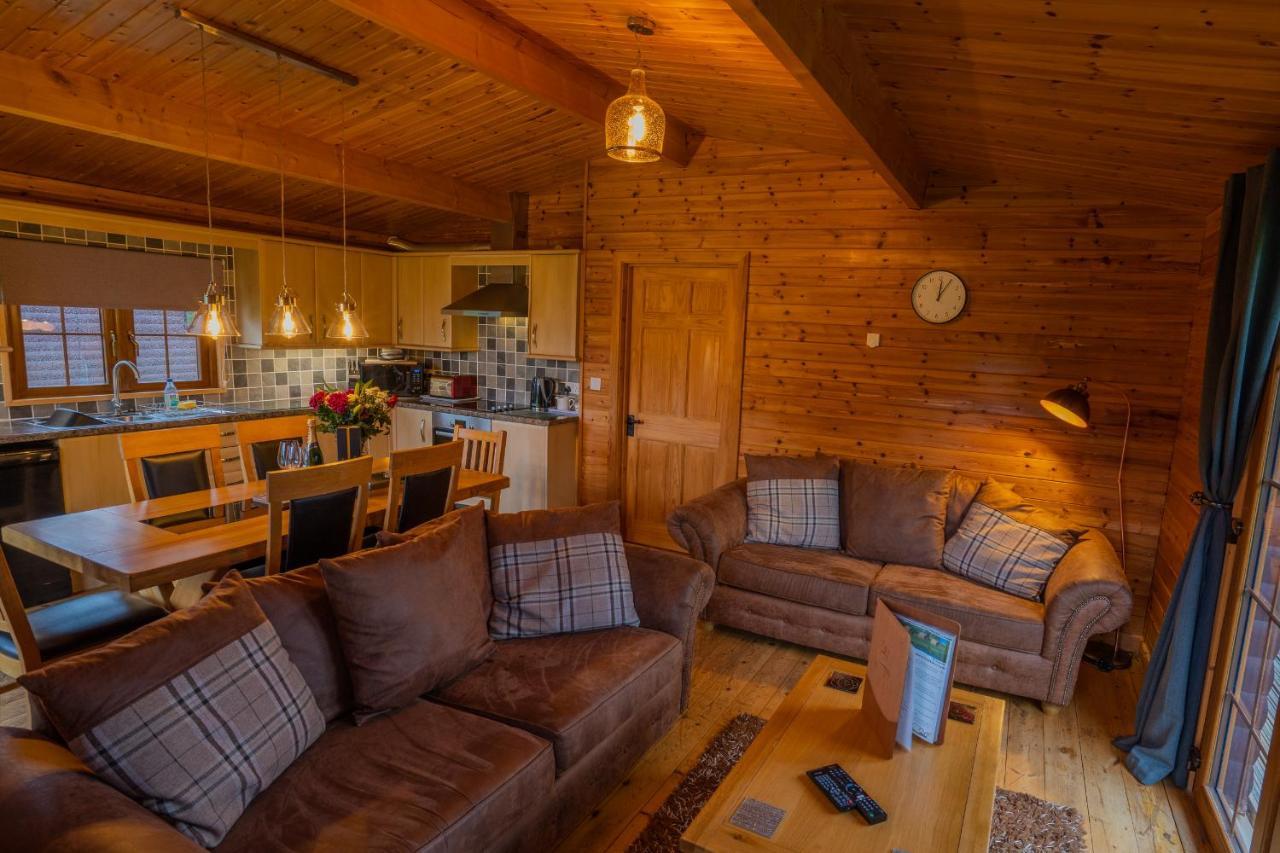 Wall Eden Farm - Luxury Log Cabins And Glamping 하이브리지 외부 사진