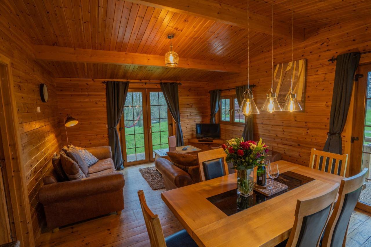 Wall Eden Farm - Luxury Log Cabins And Glamping 하이브리지 외부 사진