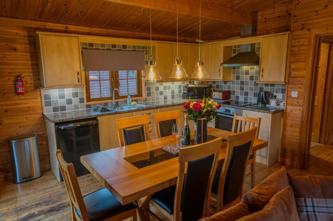 Wall Eden Farm - Luxury Log Cabins And Glamping 하이브리지 외부 사진