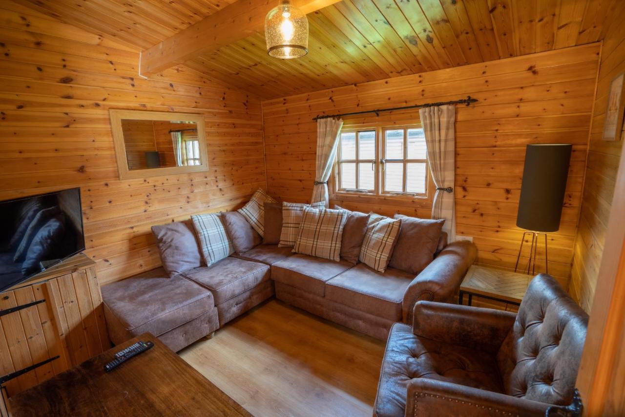 Wall Eden Farm - Luxury Log Cabins And Glamping 하이브리지 외부 사진