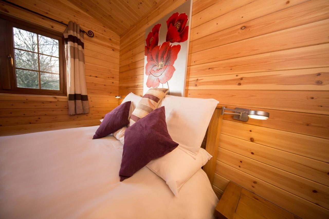Wall Eden Farm - Luxury Log Cabins And Glamping 하이브리지 외부 사진