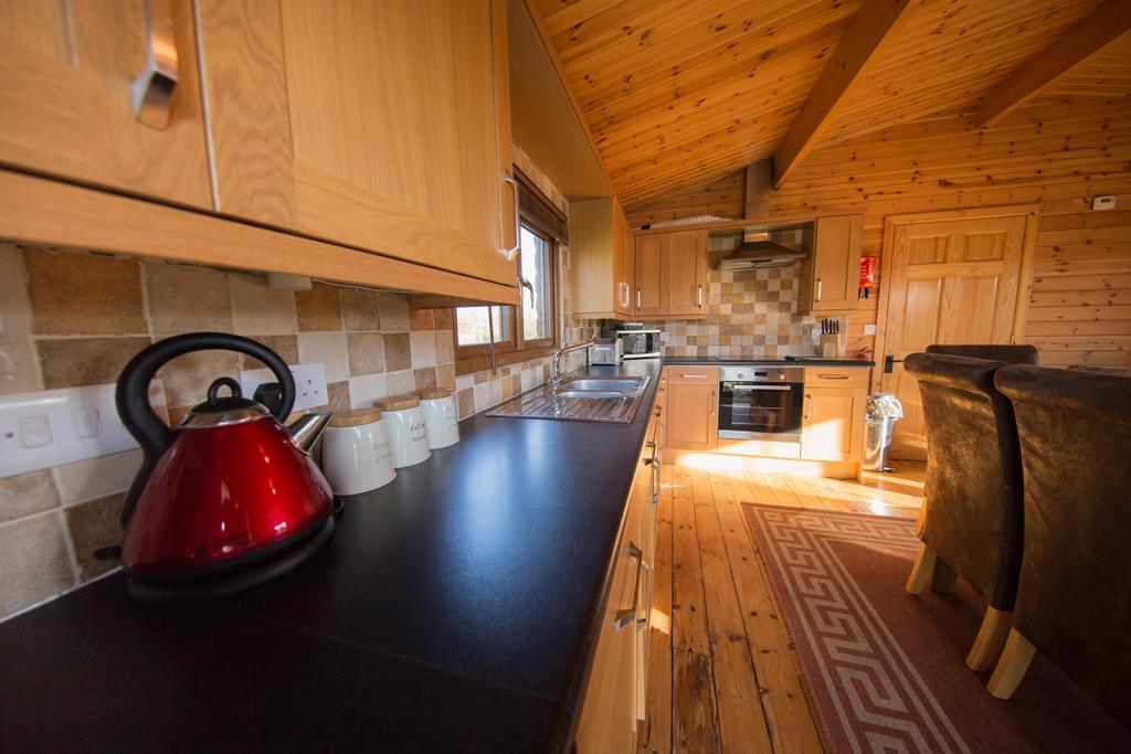 Wall Eden Farm - Luxury Log Cabins And Glamping 하이브리지 외부 사진